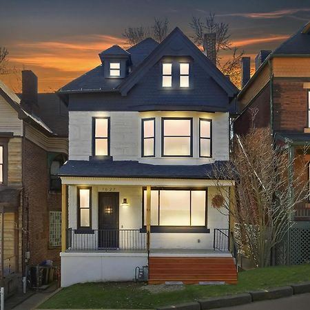 Newly Renovated Victorian Gem Perfect Space For Family Vacations! Pittsburgh Eksteriør billede