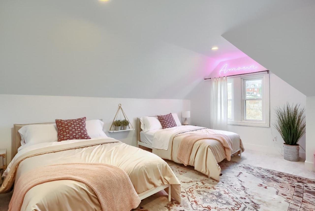 Newly Renovated Victorian Gem Perfect Space For Family Vacations! Pittsburgh Eksteriør billede