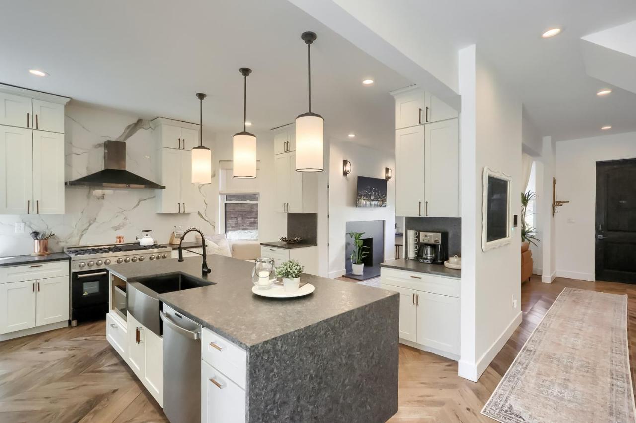 Newly Renovated Victorian Gem Perfect Space For Family Vacations! Pittsburgh Eksteriør billede