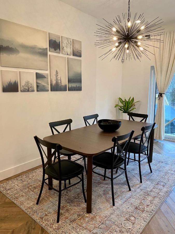 Newly Renovated Victorian Gem Perfect Space For Family Vacations! Pittsburgh Eksteriør billede