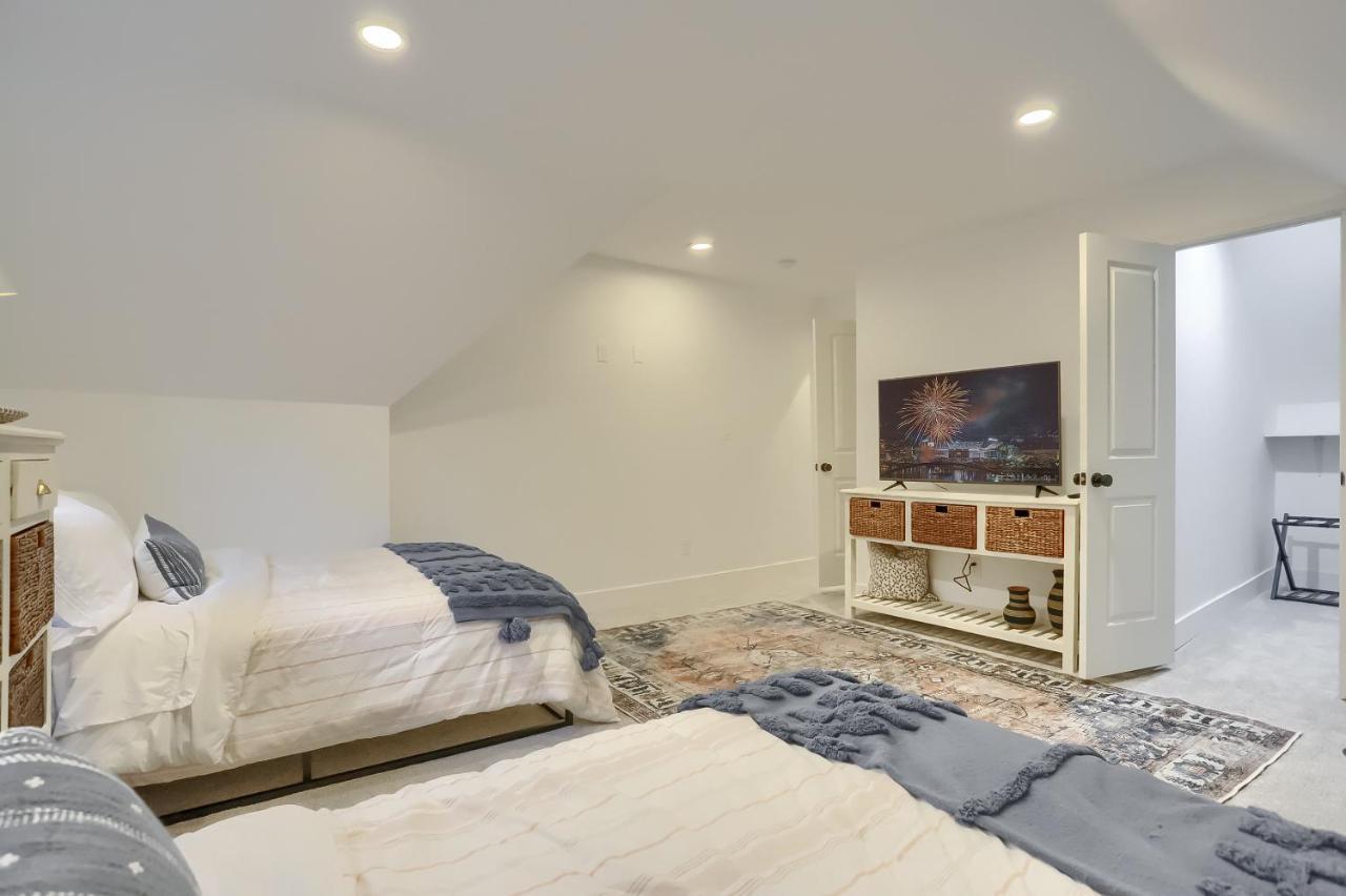 Newly Renovated Victorian Gem Perfect Space For Family Vacations! Pittsburgh Eksteriør billede
